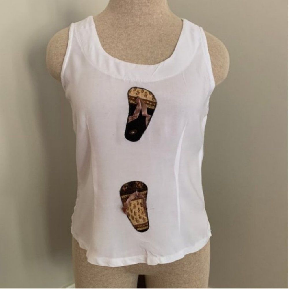 Tu Uyen Flip Flop Sleeveless Shirt Size Small